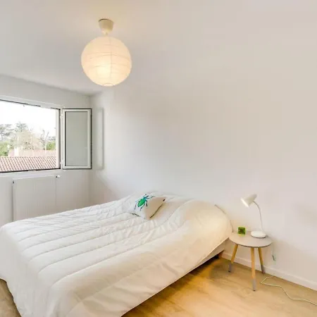 Villa Saint-Jean-De-Luz, 4 Bedrooms, 9 Persons - Fr-1-239-514 *